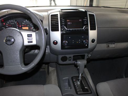 Used 2015 Nissan Frontier SV RWD image 13