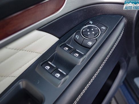 Used 2019 Ford Explorer Platinum image 11