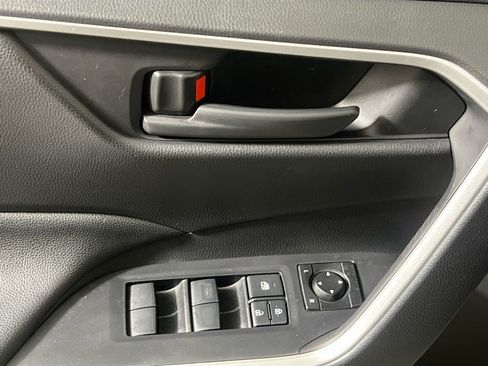 Used 2025 Toyota RAV4 LE AWD/4WD image 17