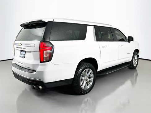 Used 2021 Chevrolet Suburban Premier w/ Premium Package image 7
