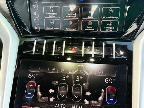 Used 2020 Lamborghini Urus AWD/4WD image 22