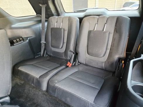 Used 2018 Ford Explorer XLT image 17
