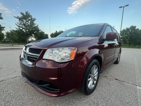 Used 2017 Dodge Grand Caravan SE FWD image 1