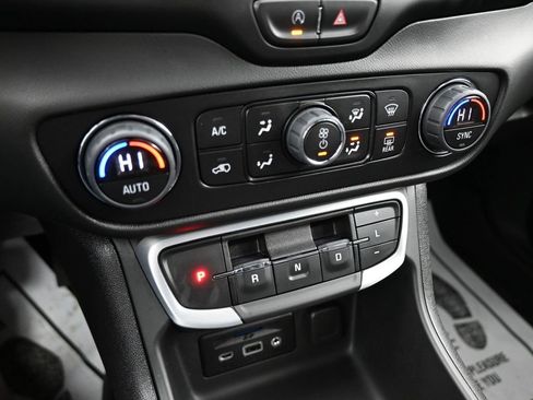 Used 2022 GMC Terrain SLT w/ LPO, Floor Liner Package image 16