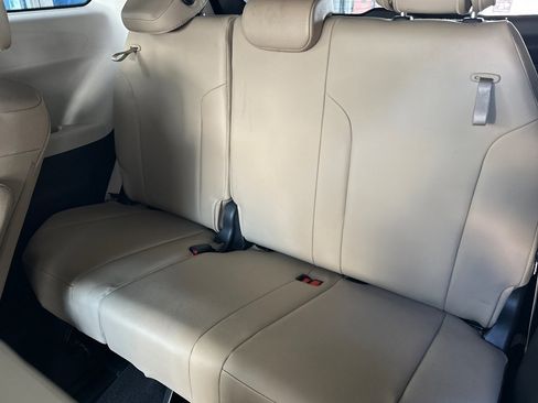 Certified 2022 Toyota Sienna XLE AWD/4WD image 15