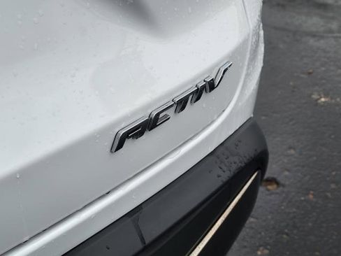 Used 2024 Chevrolet Trax ACTIV w/ Sunroof Package image 27