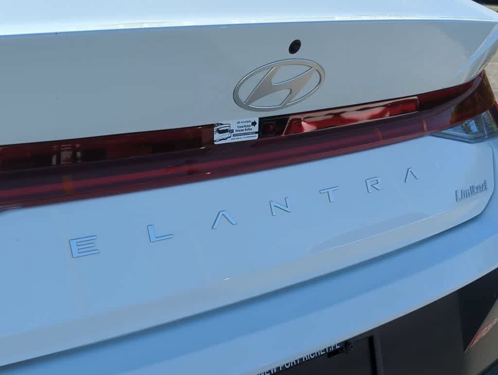 New 2026 Hyundai Elantra Limited FWD image 13