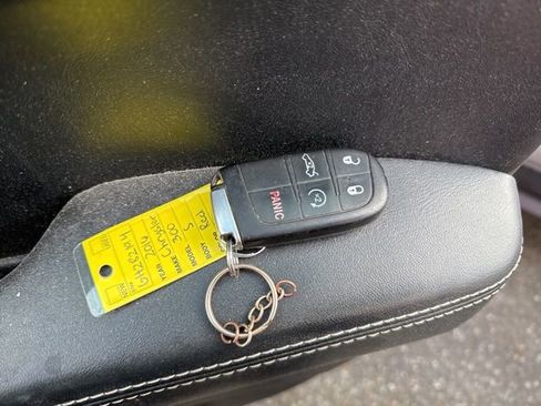 Used 2016 Chrysler 300 S image 18