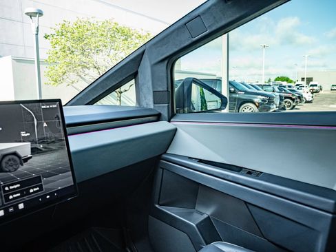 Used 2024 Tesla Cybertruck AWD Crew Cab image 26