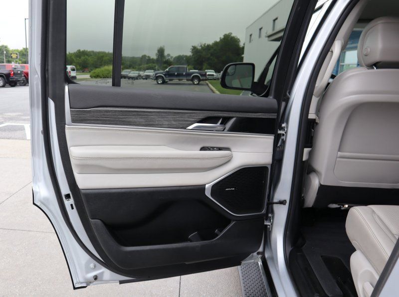 Used 2022 Jeep Wagoneer Series II AWD/4WD image 17