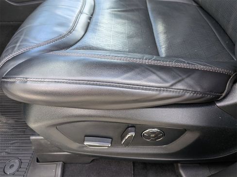 Used 2020 Ford Explorer Platinum w/ Premium Technology Package image 14