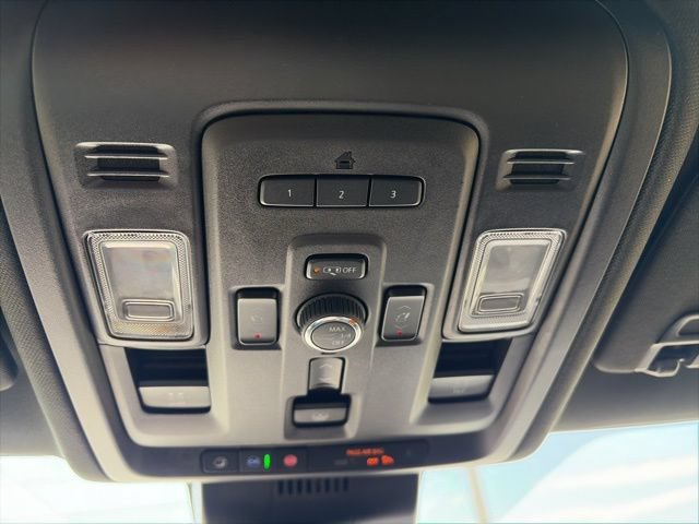 Used 2023 GMC Yukon XL Denali AWD/4WD image 25