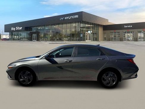 Used 2026 Hyundai Elantra SEL Sport Premium FWD image 3