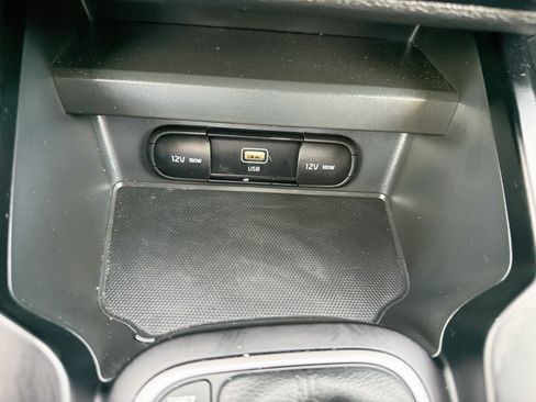 Used 2023 Kia Soul LX w/ LX Technology Package FWD image 28