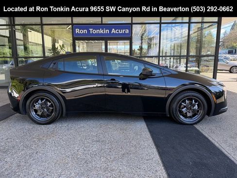 Used 2024 Toyota Prius LE image 9