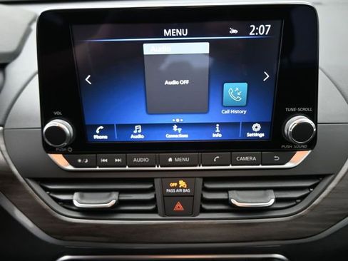 Used 2025 Nissan Altima 2.5 SV image 3