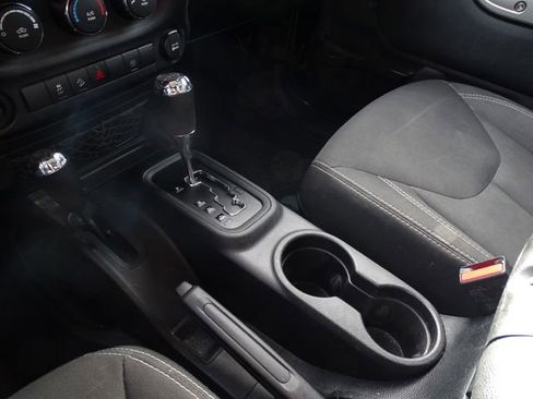 Used 2016 Jeep Wrangler Unlimited Sahara w/ Connectivity Group image 31