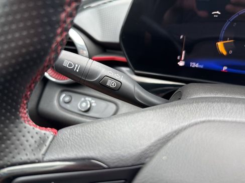 Used 2024 Chevrolet Trax RS w/ Sunroof Package image 21