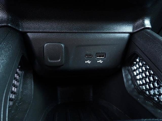 Used 2025 Chevrolet TrailBlazer LT AWD/4WD image 16