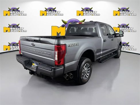 Used 2022 Ford F250 XLT w/ Black Appearance Package image 5