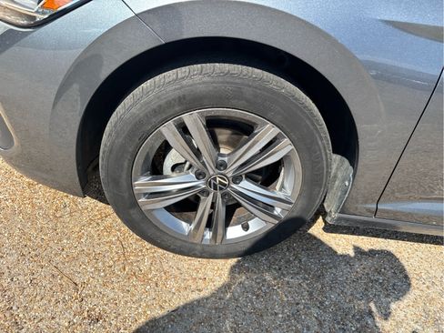 Used 2024 Volkswagen Jetta SE FWD image 12