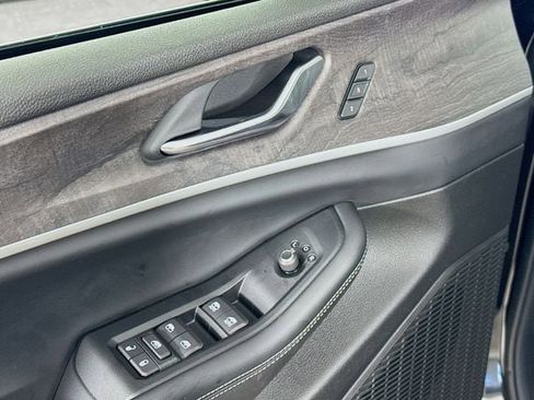 New 2025 Jeep Grand Cherokee L Limited w/ Luxury Tech Group II image 21