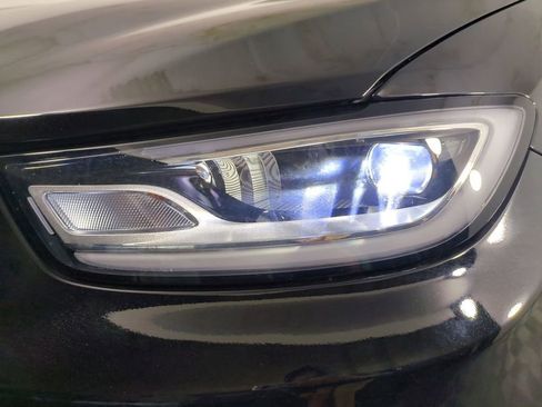 Used 2025 Chrysler Pacifica Limited image 10