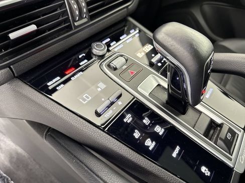 Certified 2023 Porsche Cayenne Platinum Edition AWD/4WD image 30