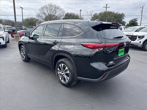 Used 2021 Toyota Highlander XLE image 10