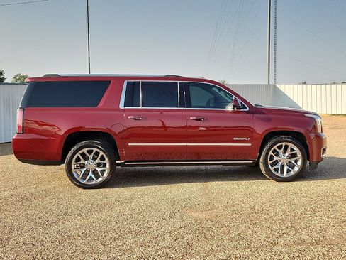 Used 2019 GMC Yukon XL Denali w/ Denali Ultimate Package AWD/4WD image 5