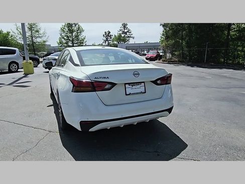 Used 2025 Nissan Altima 2.5 SV image 30