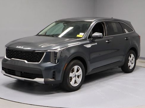 Used 2025 Kia Sorento LX FWD image 7
