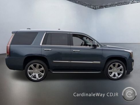 Used 2019 Cadillac Escalade Luxury image 3