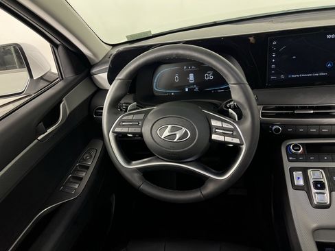 Used 2024 Hyundai Santa Fe Limited image 18