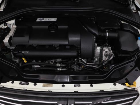 Used 2015 Volvo XC60 T6 w/ Proximity Package AWD/4WD image 43