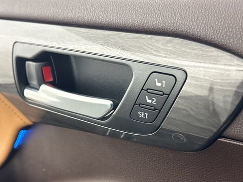 Used 2022 Toyota Highlander Platinum AWD/4WD image 33