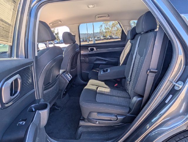 Used 2023 Kia Sorento LX FWD image 12
