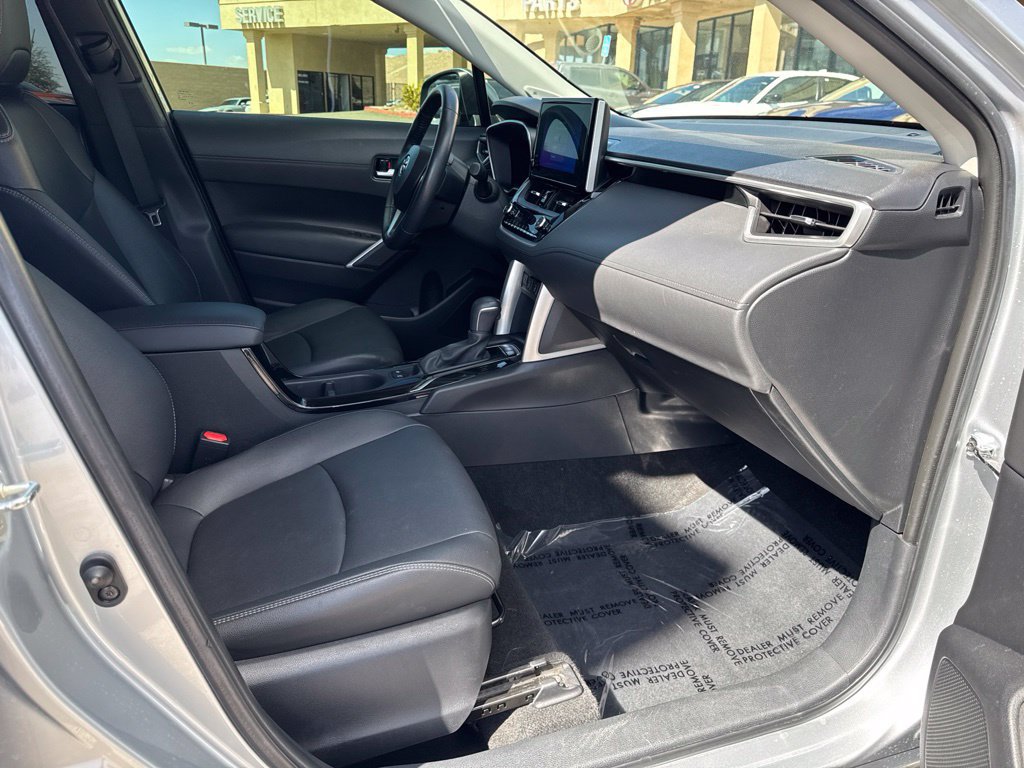 Used 2023 Toyota Corolla Cross XLE w/ Convenience Package FWD image 15