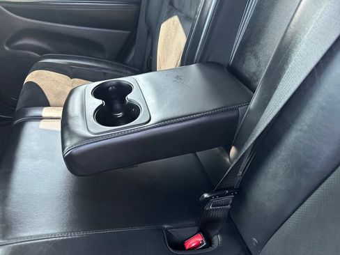 Used 2018 Jeep Grand Cherokee Altitude AWD/4WD image 38