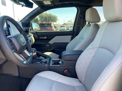 Used 2024 Toyota Tacoma Limited w/ Limited Package (LT) image 10
