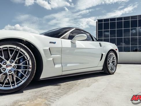 Used 2011 Chevrolet Corvette ZR1 w/ Preferred Equipment Group RWD image 31