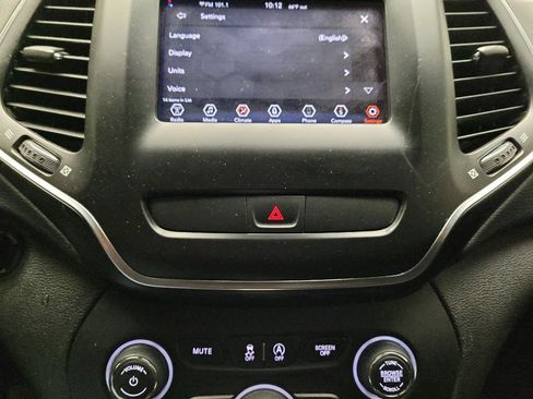Used 2019 Jeep Cherokee Latitude w/ Popular Appearance Group AWD/4WD image 25