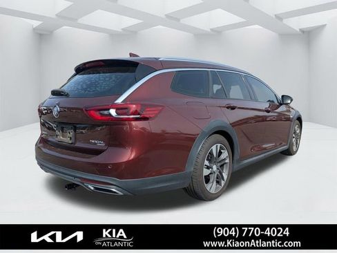 Used 2018 Buick Regal Essence w/ Driver Confidence Package #1 AWD/4WD image 3