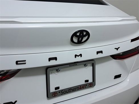 Used 2025 Toyota Camry LE image 9