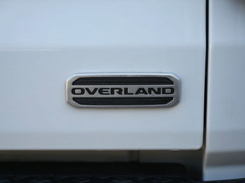Used 2023 Jeep Gladiator Overland image 16