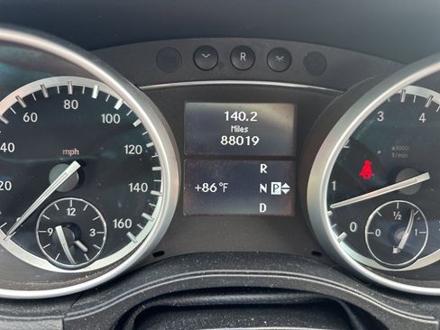 Used 2011 Mercedes-Benz GL 450 4MATIC image 17