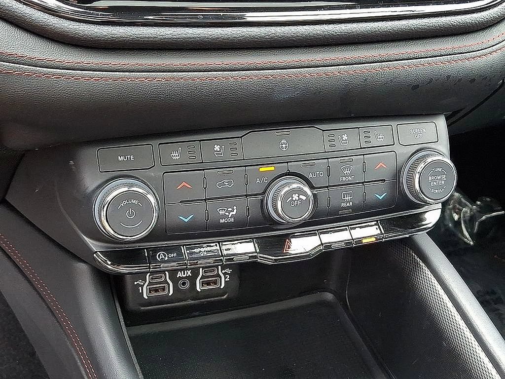 Used 2023 Dodge Durango GT AWD/4WD image 17