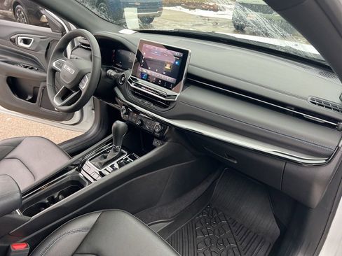 Used 2025 Jeep Compass Limited w/ High Altitude Package image 21