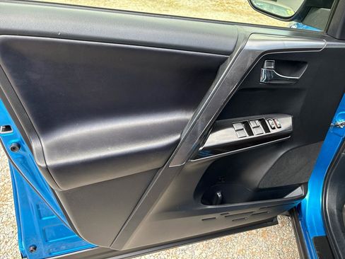 Used 2018 Toyota RAV4 SE w/ Power Extra Value Package image 22