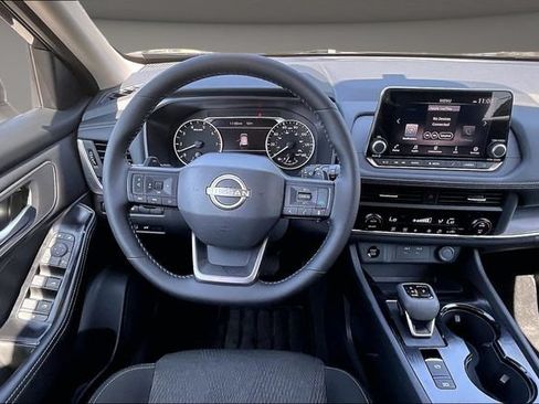 Certified 2026 Nissan Rogue SV FWD image 5